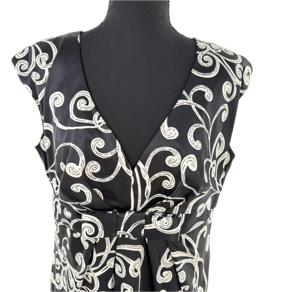 DONNA RICCO New York Black/White Scroll Design Bow Front Sheath Dress Size 12